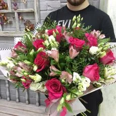 Букет из роз, эустомы и альстромерии — купить с доставкой в Сыктывкаре