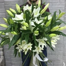Букет из 15 лилий — купить с доставкой в Сыктывкаре